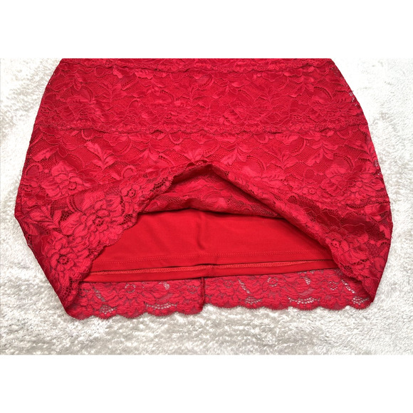 Guess Women’s Navi Lace Mini Skirt Size L Red Double Lined Stretch PreLoved - Picture 6 of 12